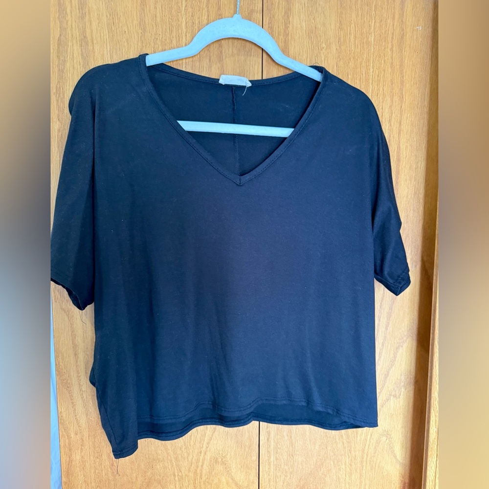 USED.GOOD CONDITION: Olivia Rae Black V-Neck Short Sleeve Tee